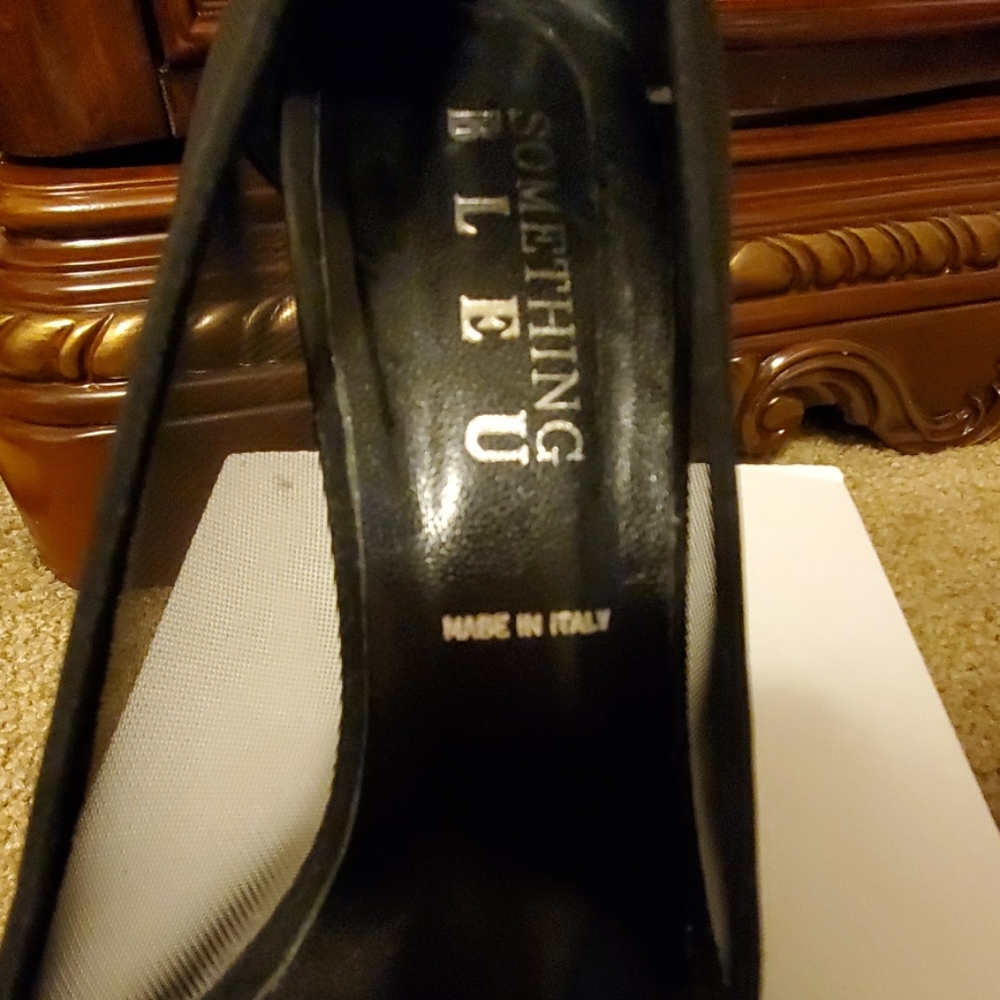 Pumps - Picture 2 of 4